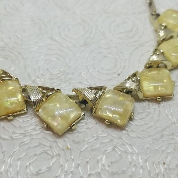 Coro Lucite Necklace Vintage Yellow Vintage Square Gold tone Link - Picture 3 of 9